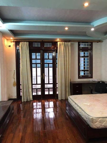 Chính chủ cần bán tòa nhà Homestay 50 phòng, mặt ngõ Trần Thái Tông, cho thuê 3 tỷ/năm.