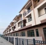 Bán nhanh căn nhà phố kinh doanh sầm uất đường rộng 26m làn 2 ở Centa city