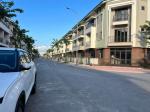 Shophouse 3 tầng giá rẻ , nhà mới xây thơm mùi sơn